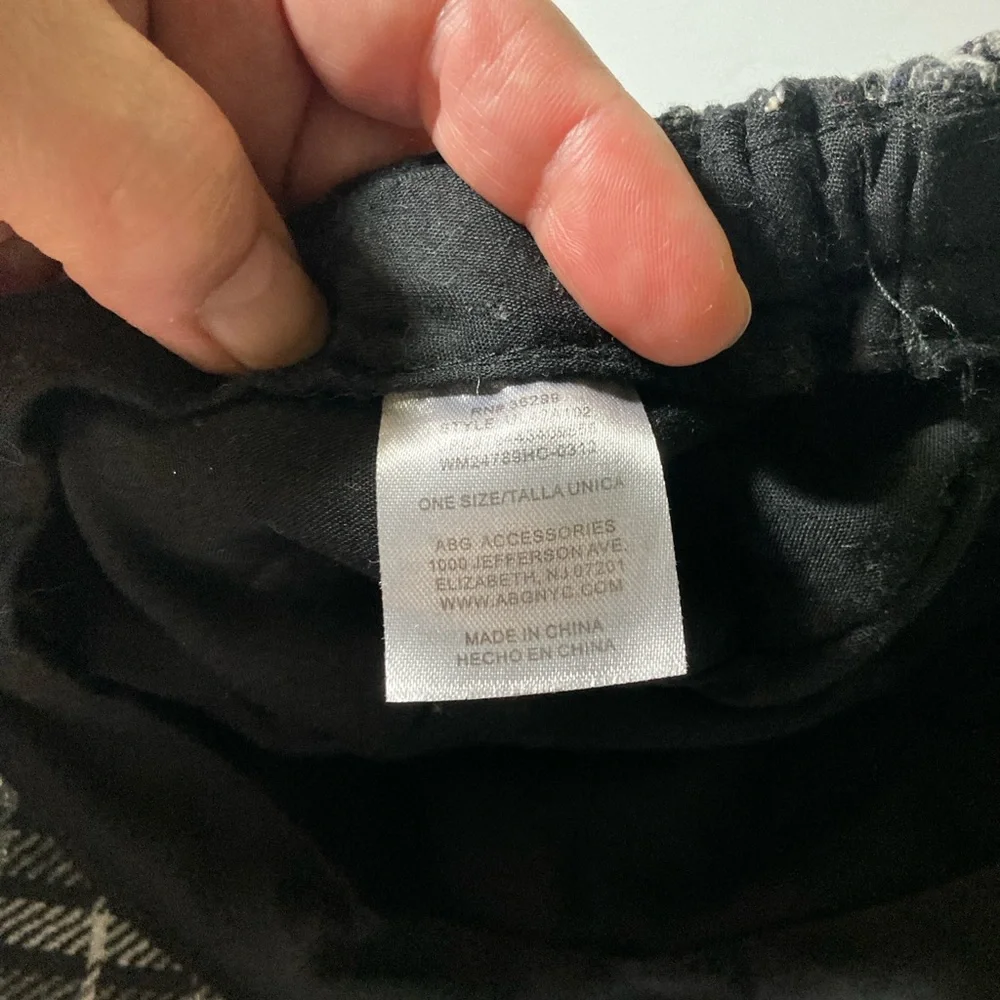 Stylish Black and White Plaid Cap - Picture 7 of 7